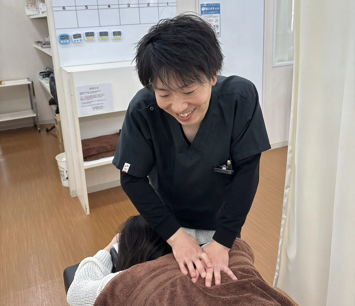 仕事帰りの方への夜の整体施術イメージ